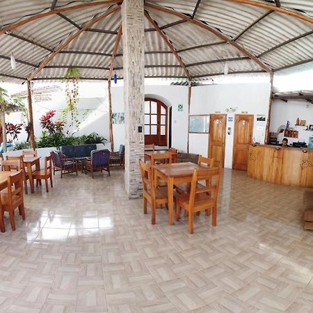 Hostal White House Galapagos Puerto Ayora  Exteriör bild