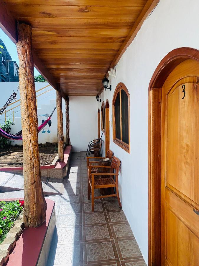Hostal White House Galapagos Puerto Ayora  Exteriör bild