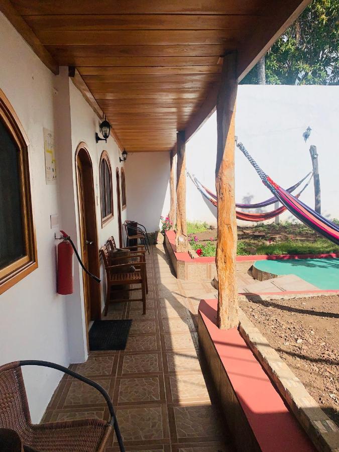 Hostal White House Galapagos Puerto Ayora  Exteriör bild