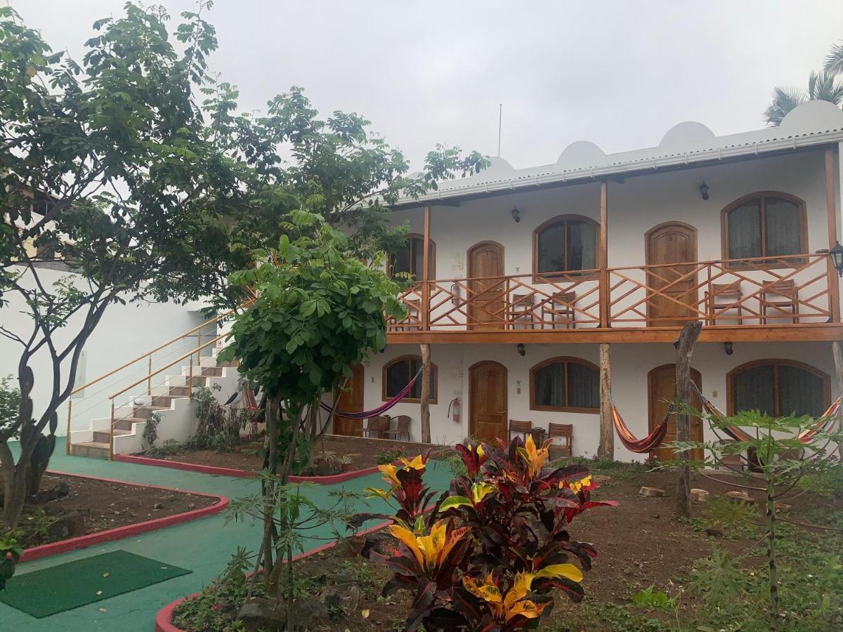 Hostal White House Galapagos Puerto Ayora  Exteriör bild