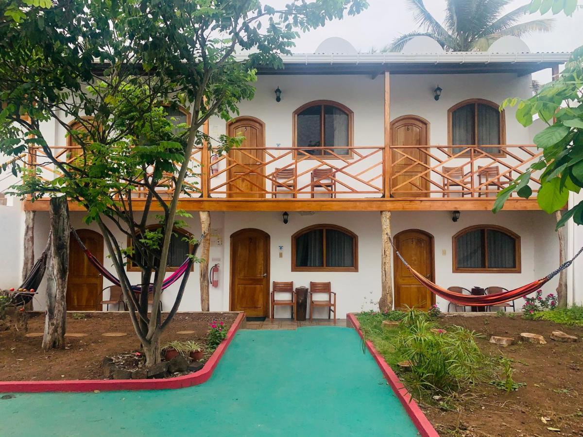 Hostal White House Galapagos Puerto Ayora  Exteriör bild
