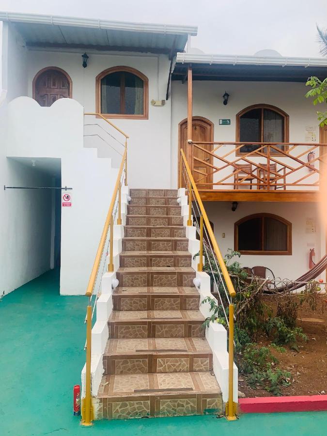 Hostal White House Galapagos Puerto Ayora  Exteriör bild