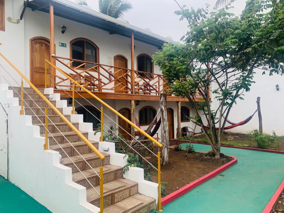 Hostal White House Galapagos Puerto Ayora  Exteriör bild
