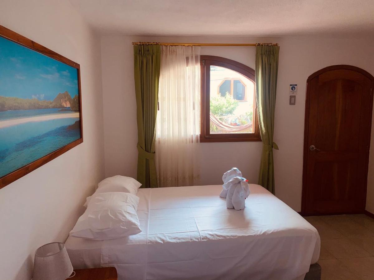 Hostal White House Galapagos Puerto Ayora  Exteriör bild