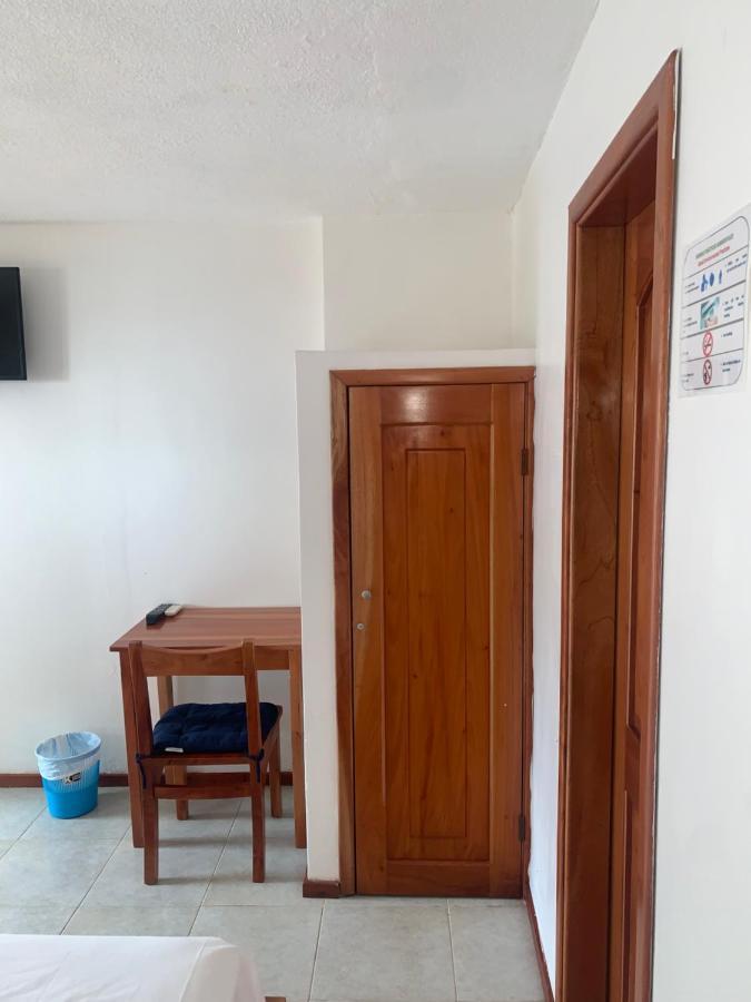 Hostal White House Galapagos Puerto Ayora  Exteriör bild