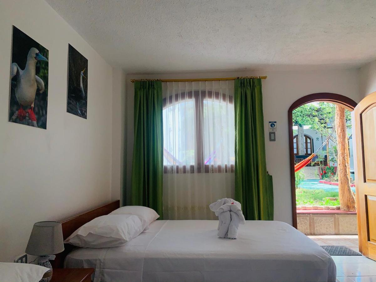 Hostal White House Galapagos Puerto Ayora  Exteriör bild