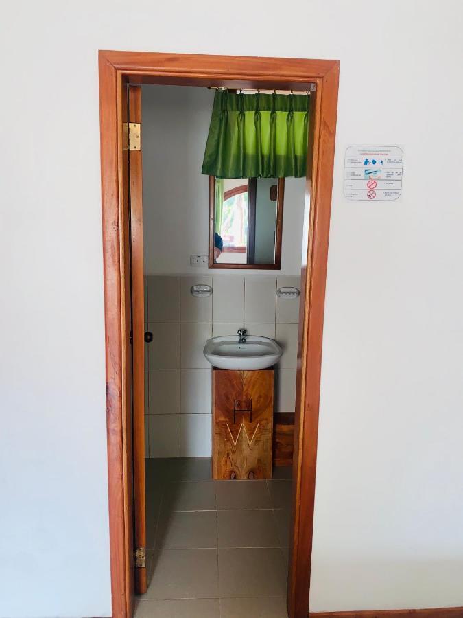 Hostal White House Galapagos Puerto Ayora  Exteriör bild