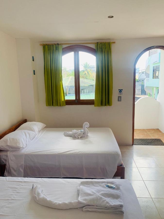 Hostal White House Galapagos Puerto Ayora  Exteriör bild