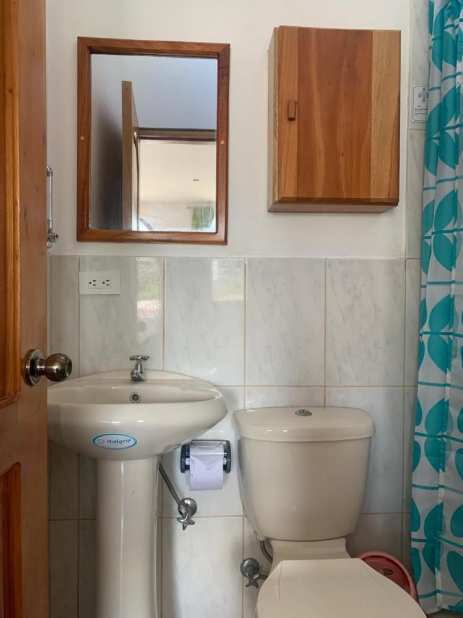 Hostal White House Galapagos Puerto Ayora  Exteriör bild
