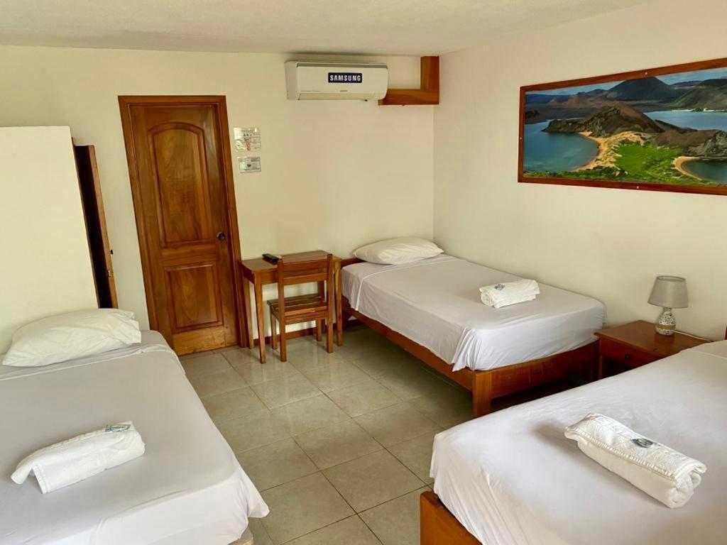 Hostal White House Galapagos Puerto Ayora  Exteriör bild