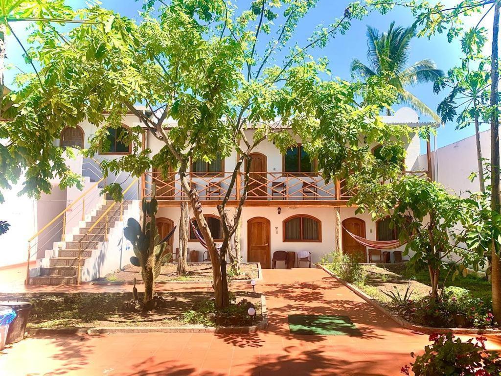 Hostal White House Galapagos Puerto Ayora  Exteriör bild