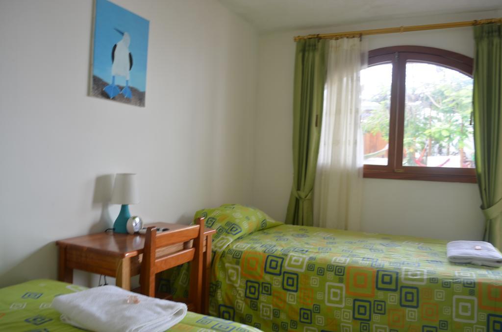 Hostal White House Galapagos Puerto Ayora  Exteriör bild