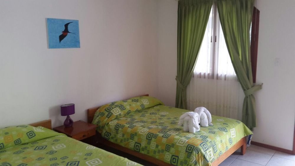 Hostal White House Galapagos Puerto Ayora  Exteriör bild