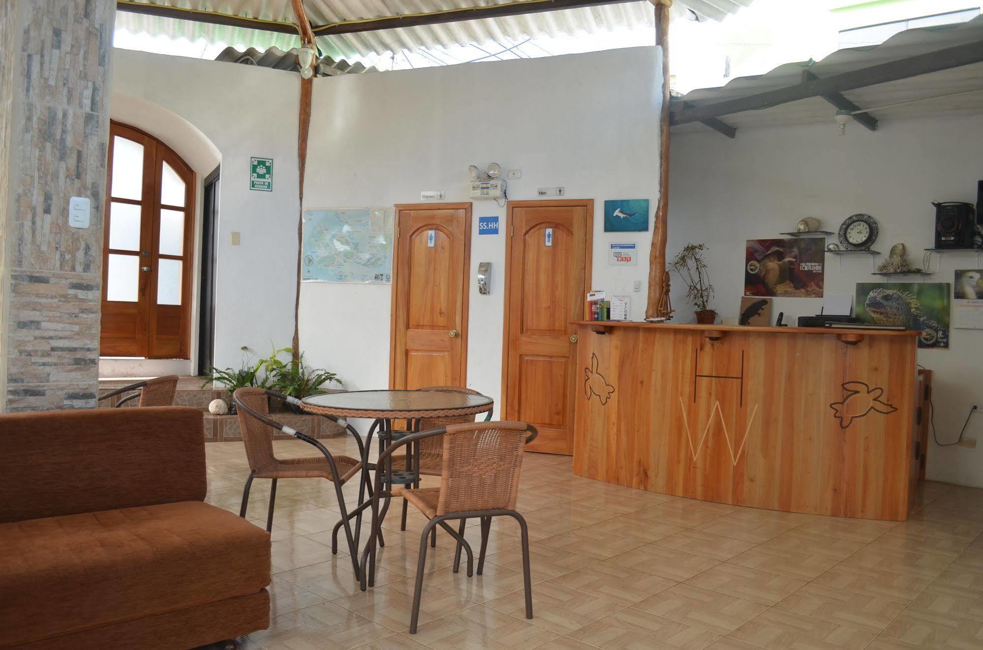 Hostal White House Galapagos Puerto Ayora  Exteriör bild