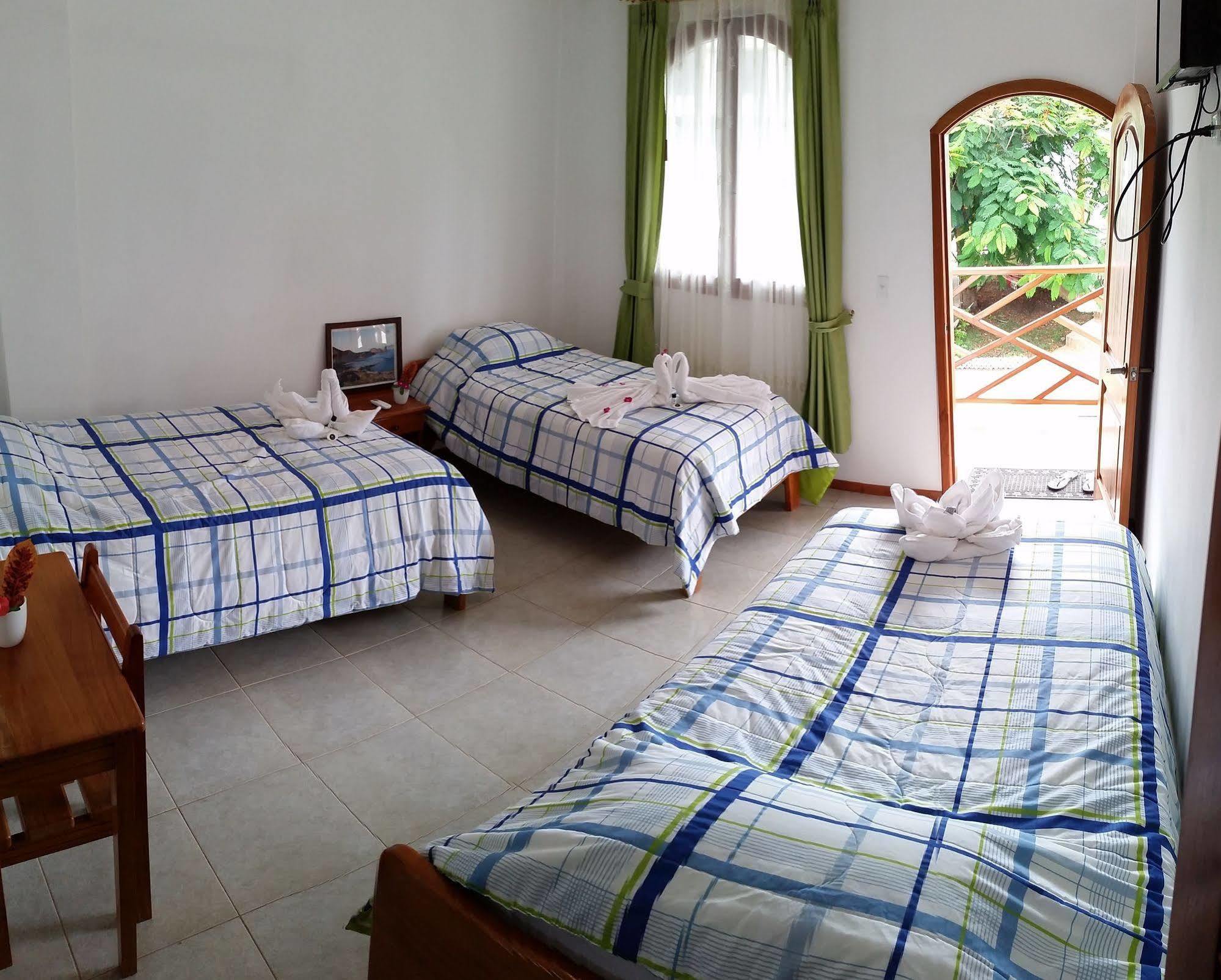 Hostal White House Galapagos Puerto Ayora  Exteriör bild