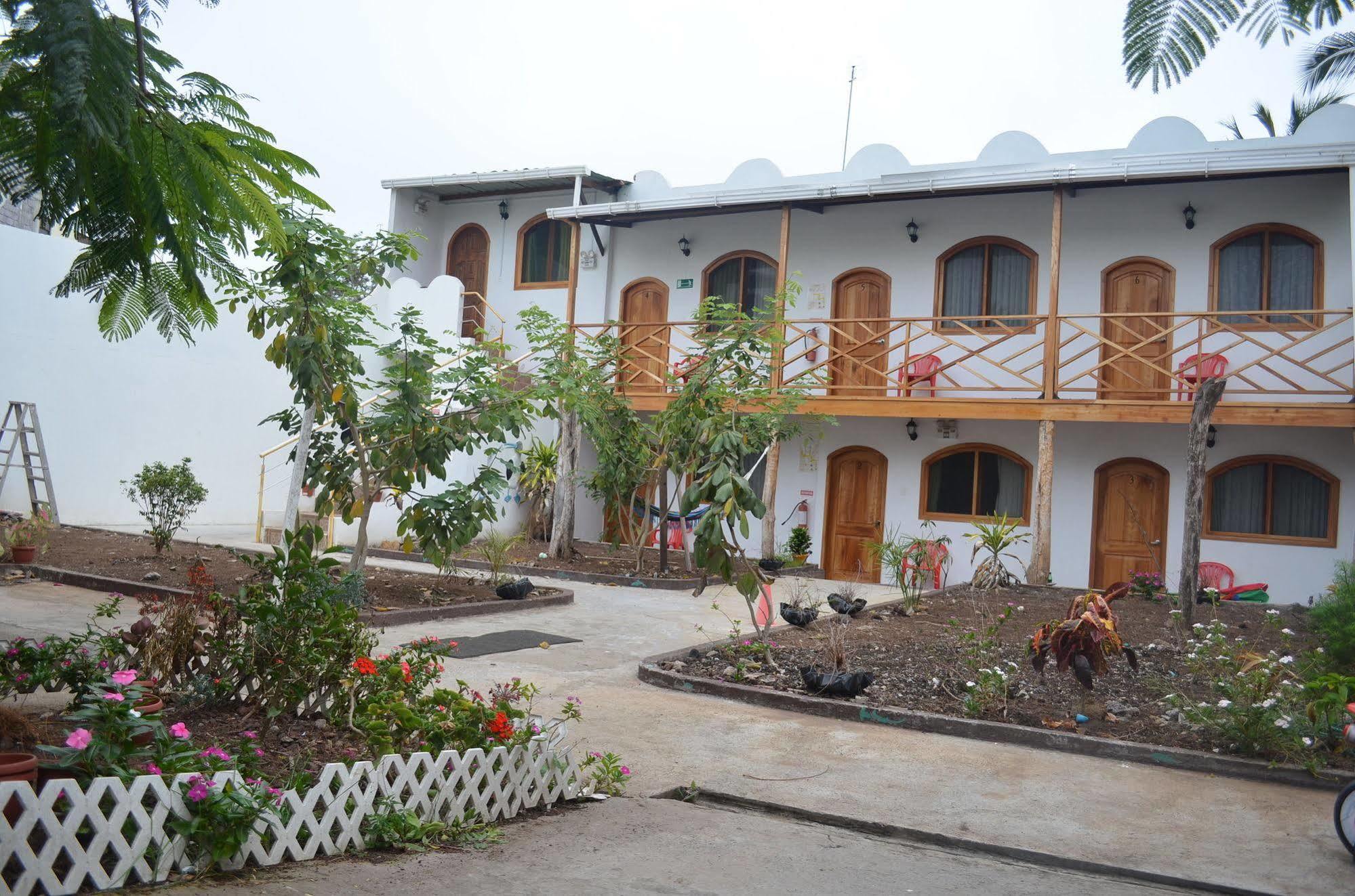 Hostal White House Galapagos Puerto Ayora  Exteriör bild