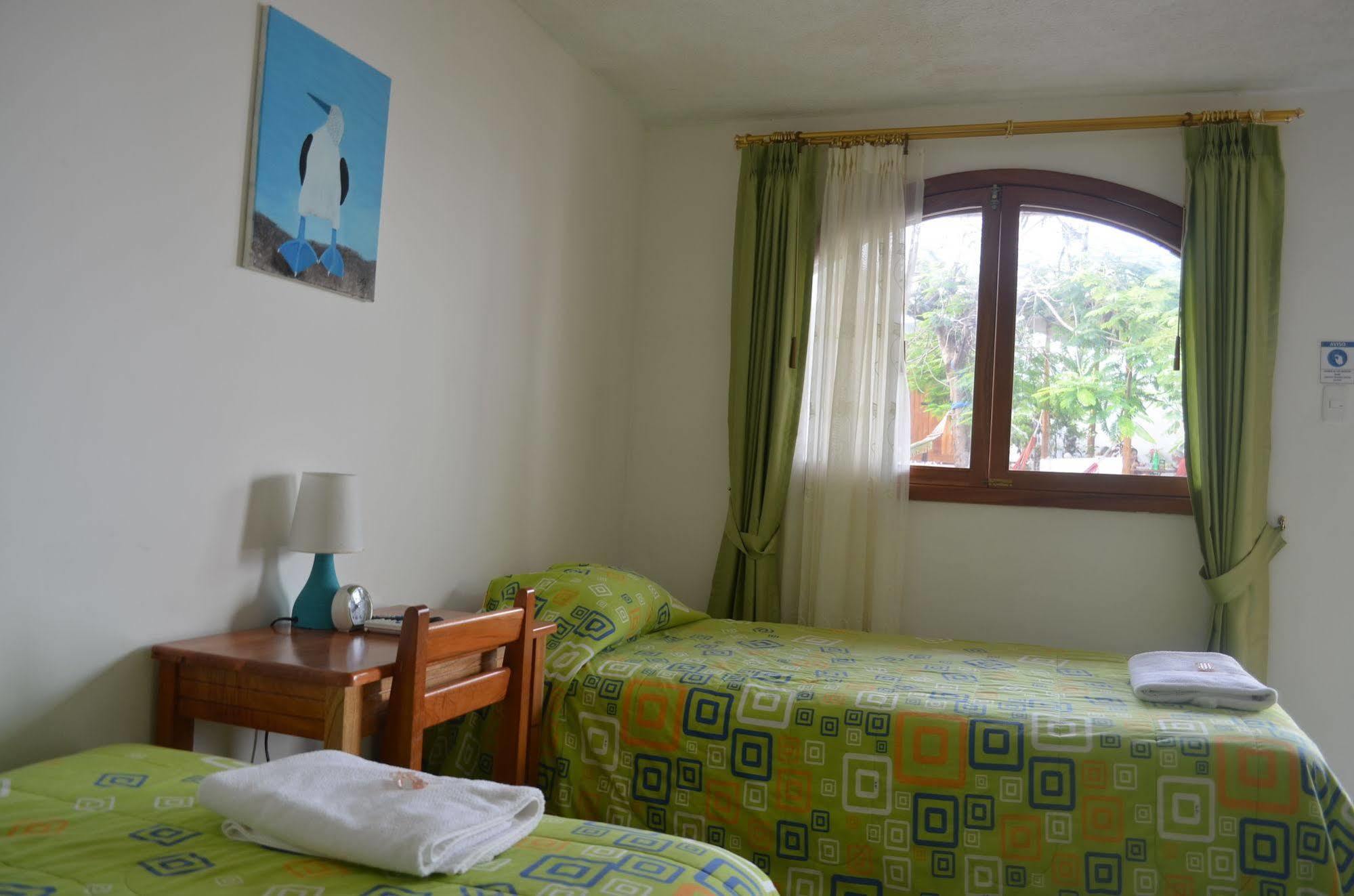 Hostal White House Galapagos Puerto Ayora  Exteriör bild