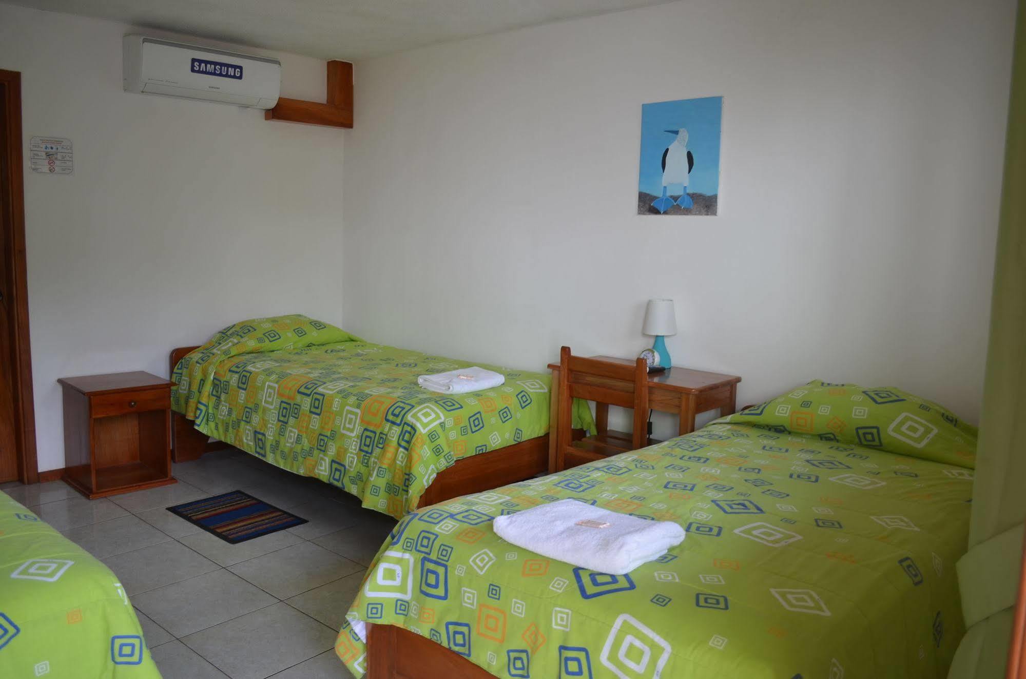 Hostal White House Galapagos Puerto Ayora  Exteriör bild