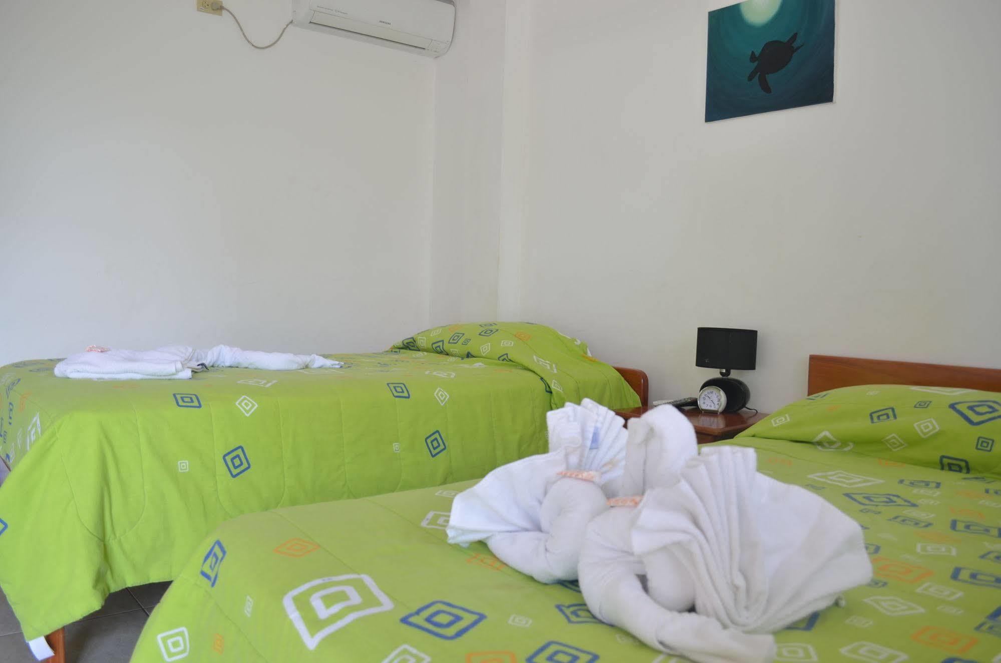 Hostal White House Galapagos Puerto Ayora  Exteriör bild