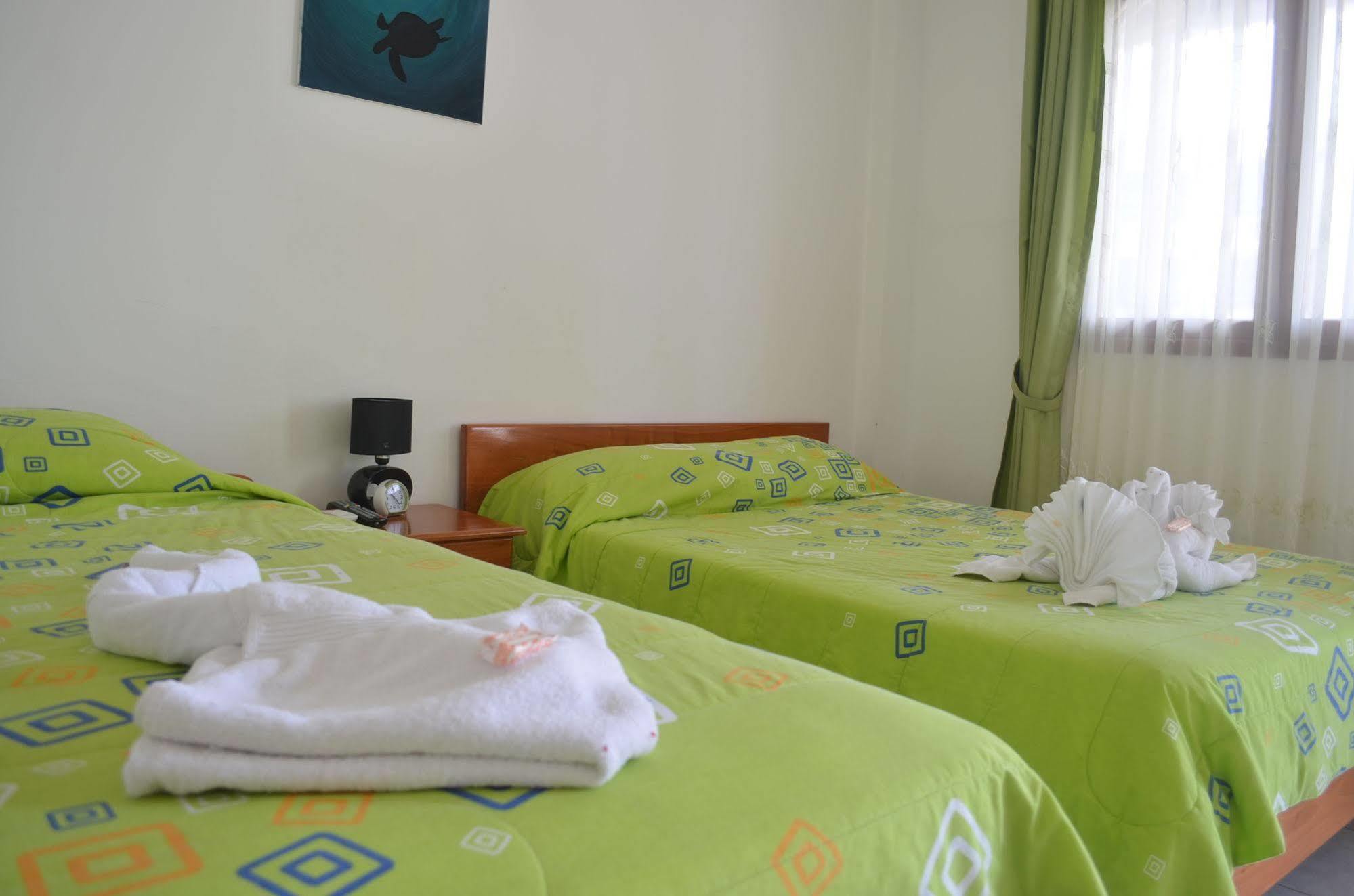Hostal White House Galapagos Puerto Ayora  Exteriör bild