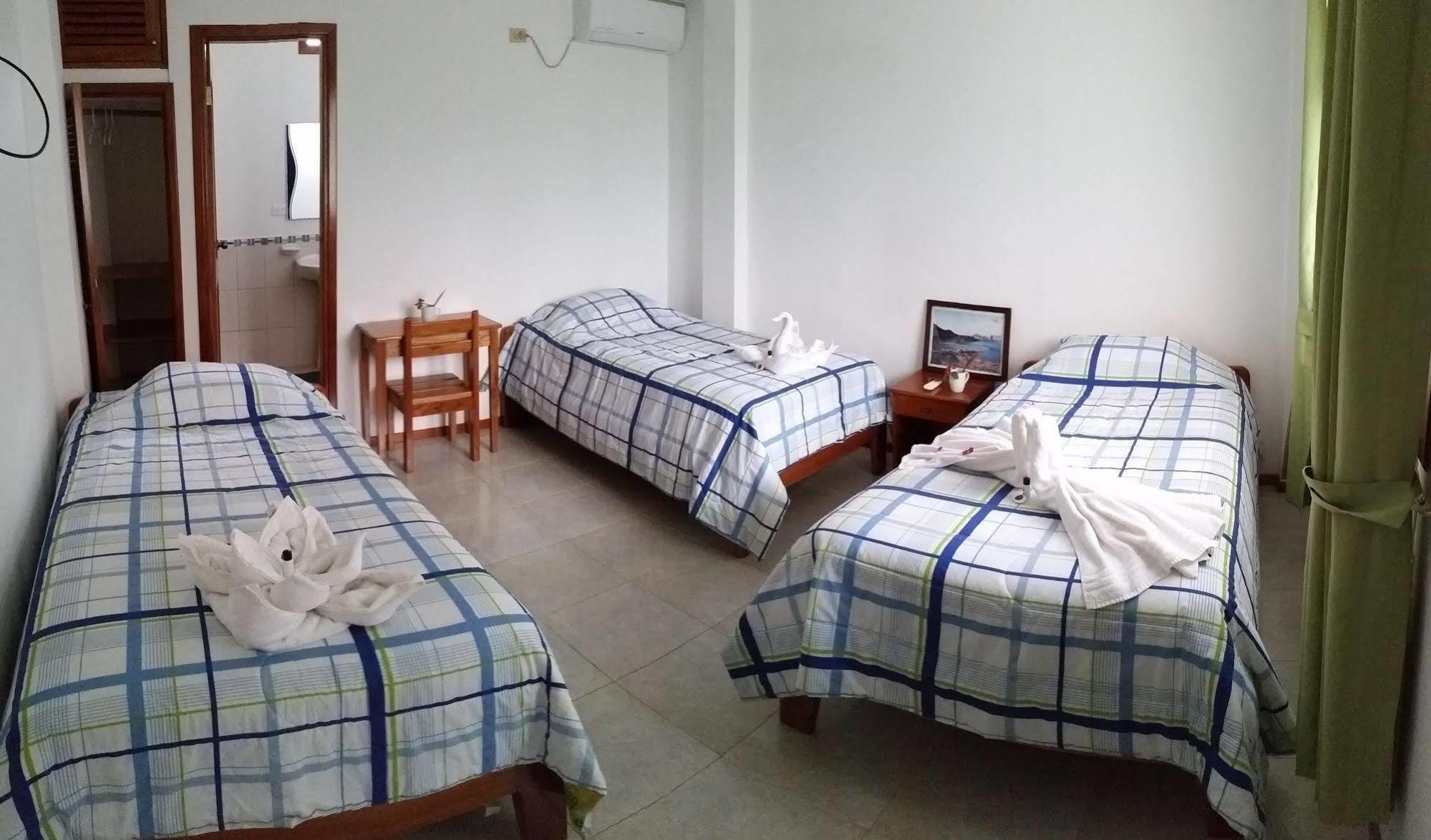 Hostal White House Galapagos Puerto Ayora  Exteriör bild