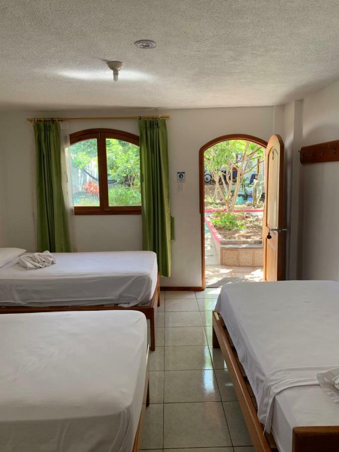 Hostal White House Galapagos Puerto Ayora  Exteriör bild