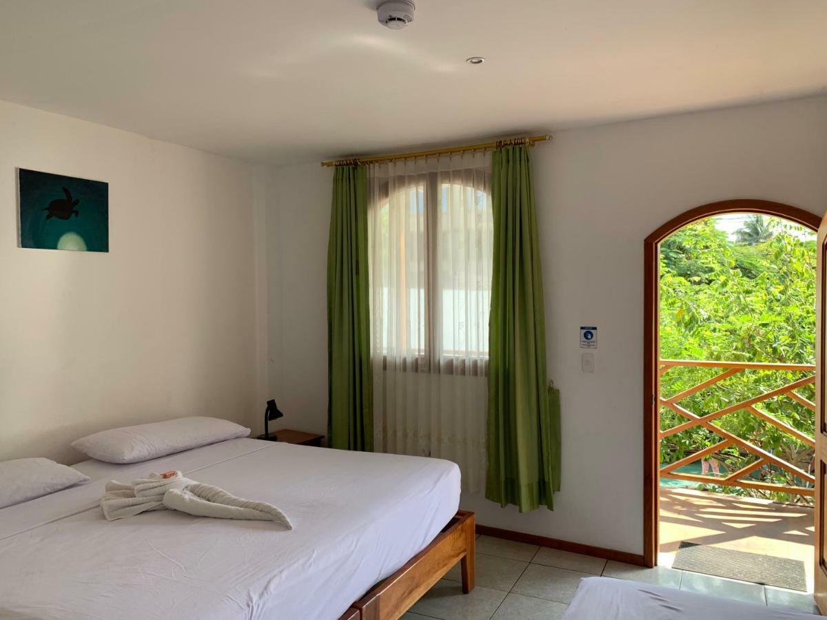 Hostal White House Galapagos Puerto Ayora  Exteriör bild
