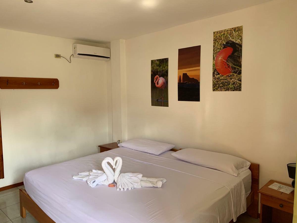 Hostal White House Galapagos Puerto Ayora  Exteriör bild