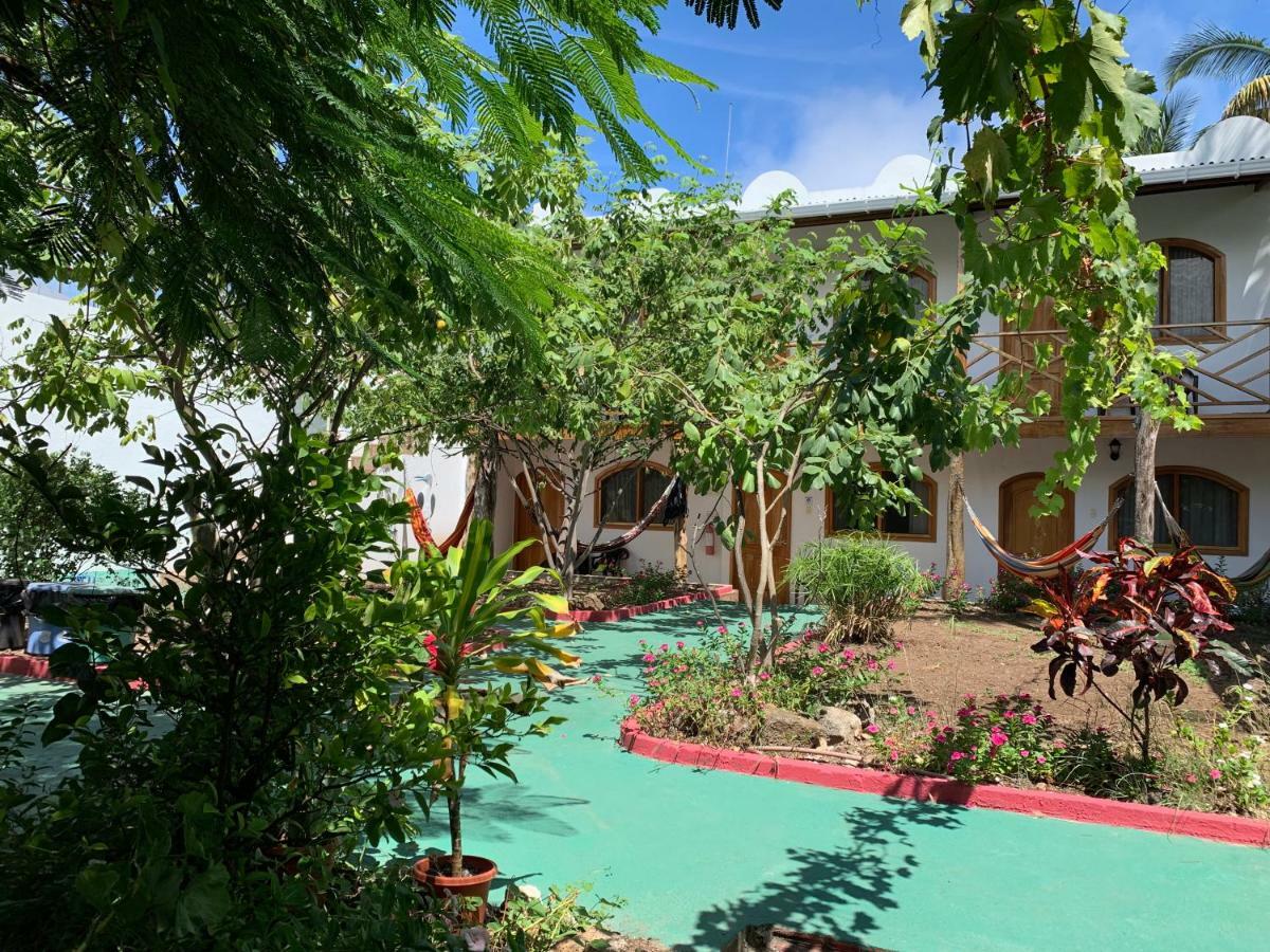 Hostal White House Galapagos Puerto Ayora  Exteriör bild